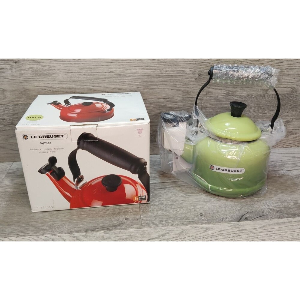 Le Creuset Palm Green Demi Tea Kettle Enamel Steel 1.25 Qt 1.1L New in Box